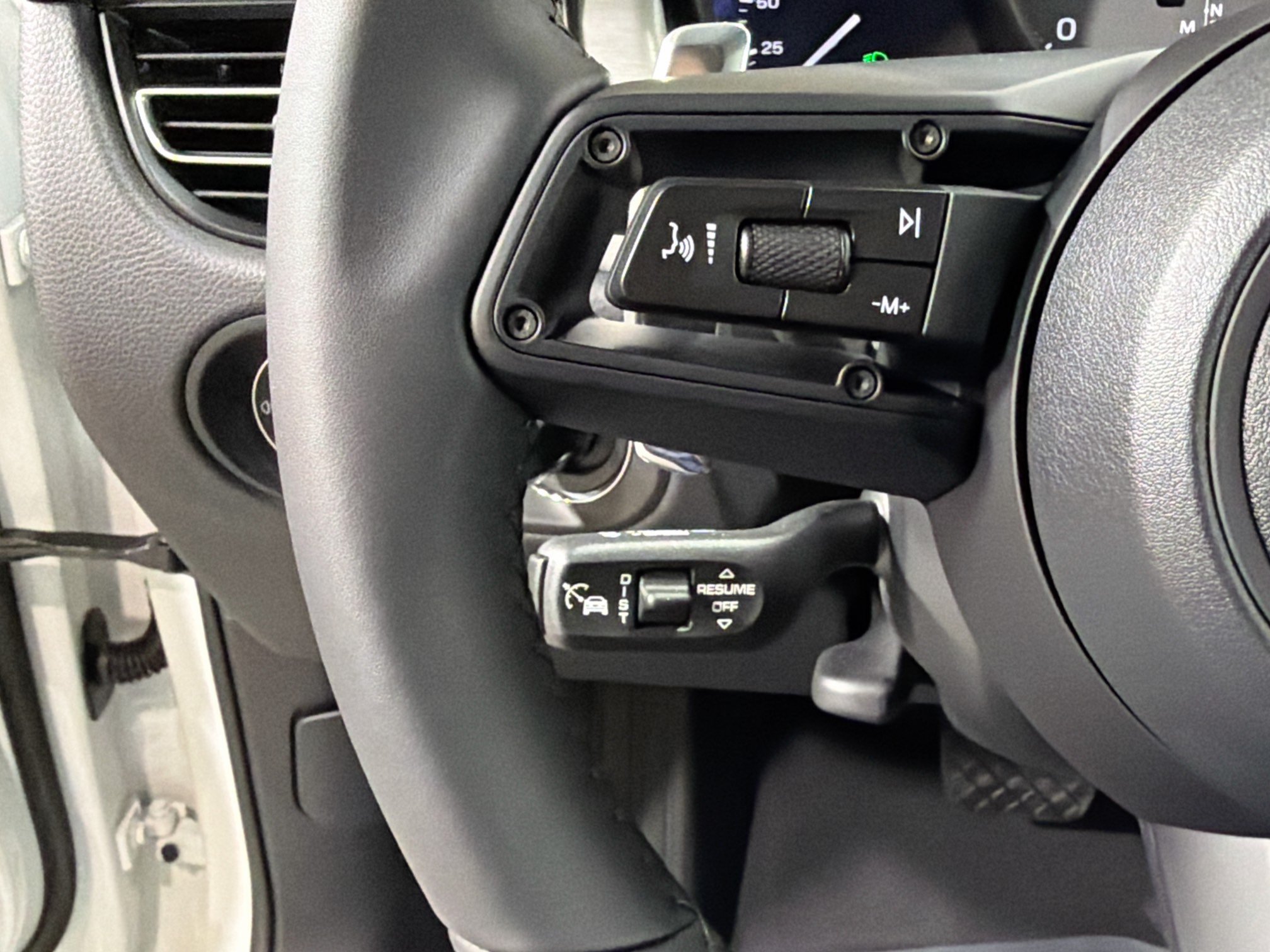 Certified 2026 Porsche Macan S AWD/4WD image 37