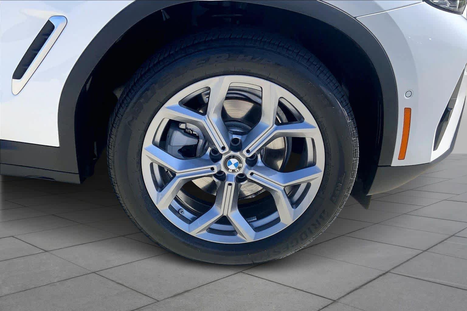 Used 2025 BMW X4 xDrive30i image 10