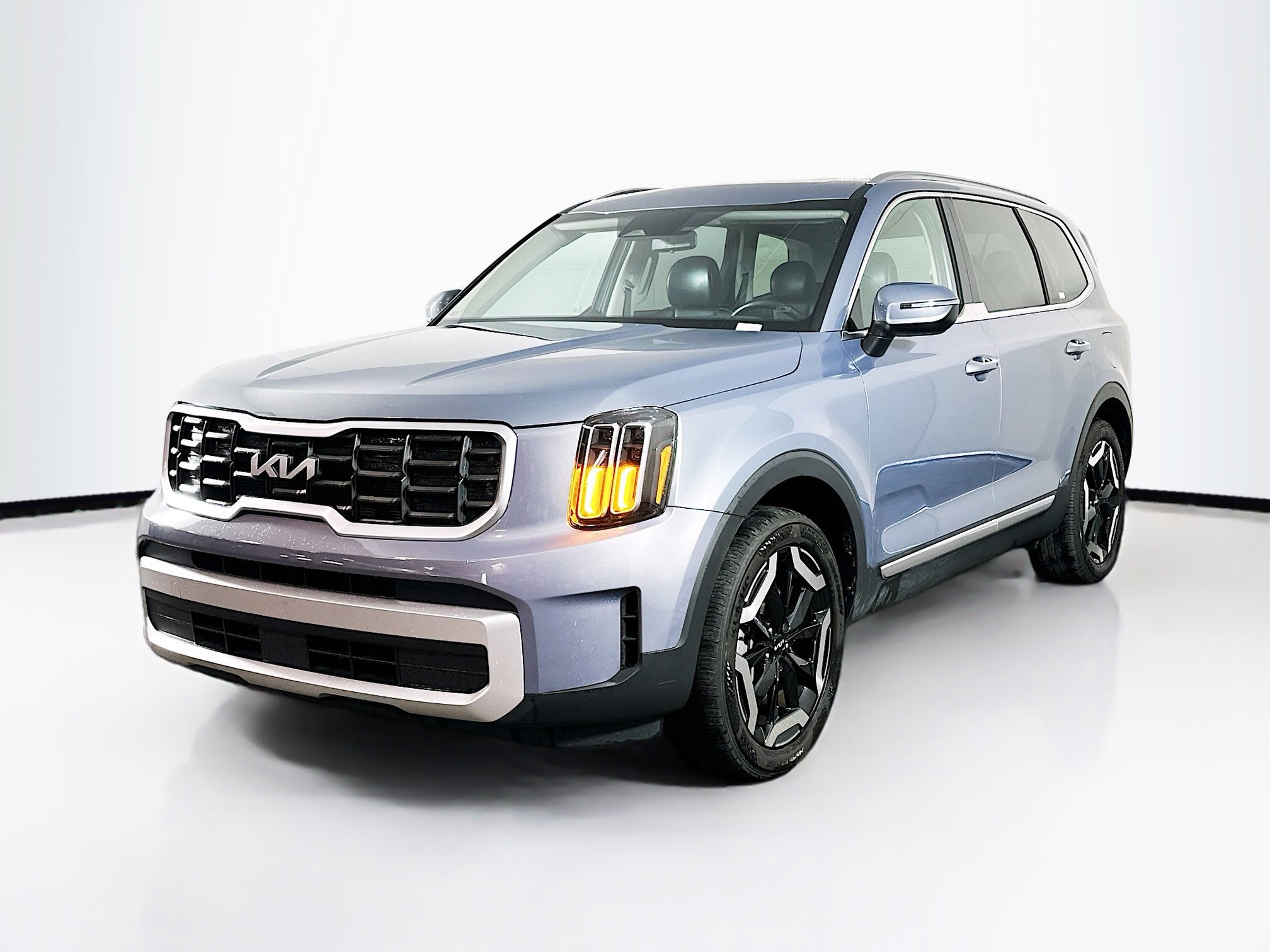 Used 2025 Kia Telluride S image 3