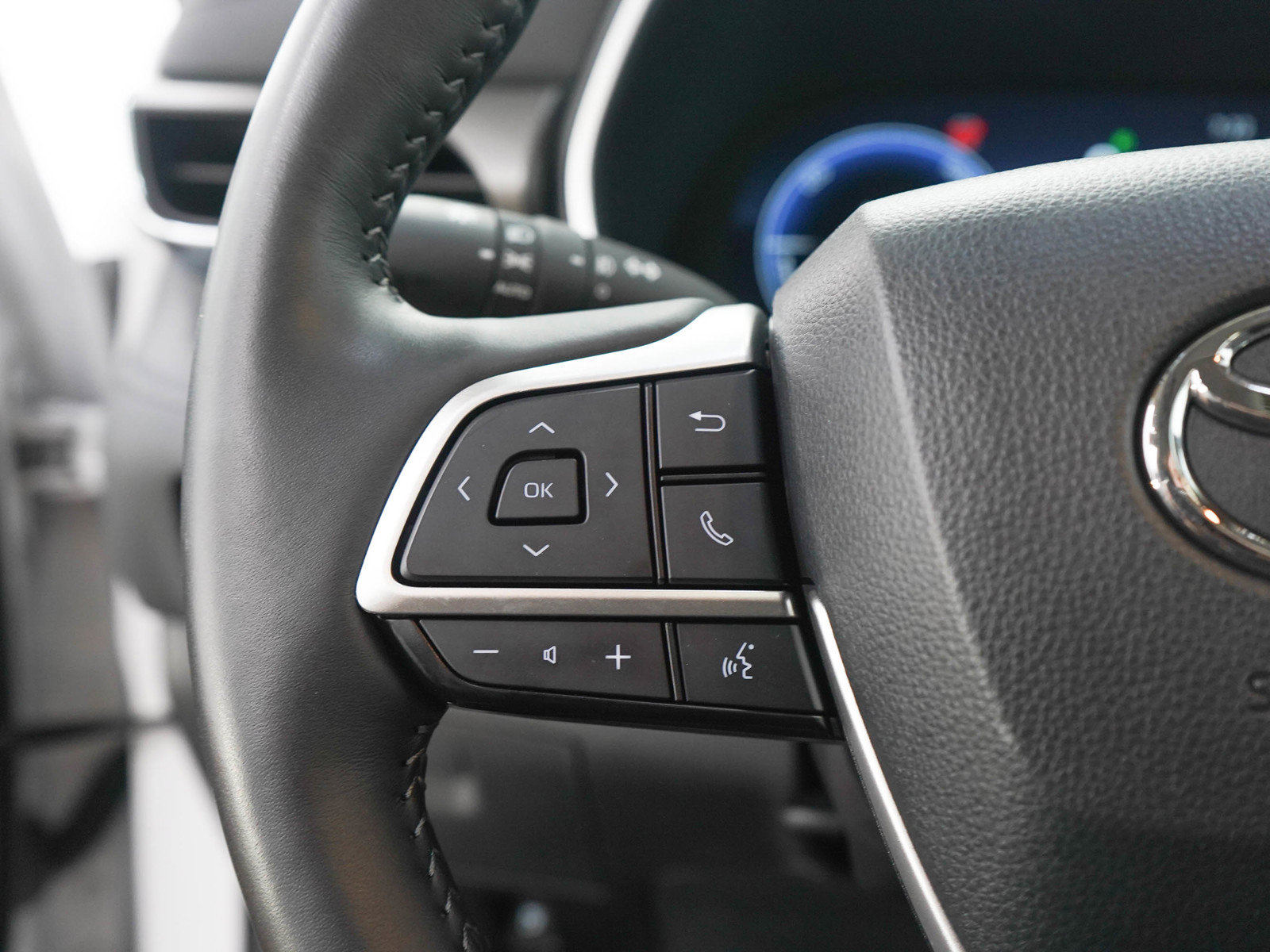 Used 2024 Toyota Highlander Limited AWD/4WD image 30