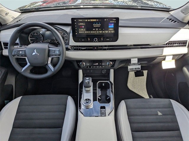New 2025 Mitsubishi Outlander SE image 13