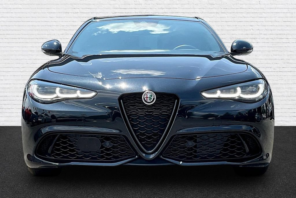 Used 2024 Alfa Romeo Giulia Veloce RWD image 2