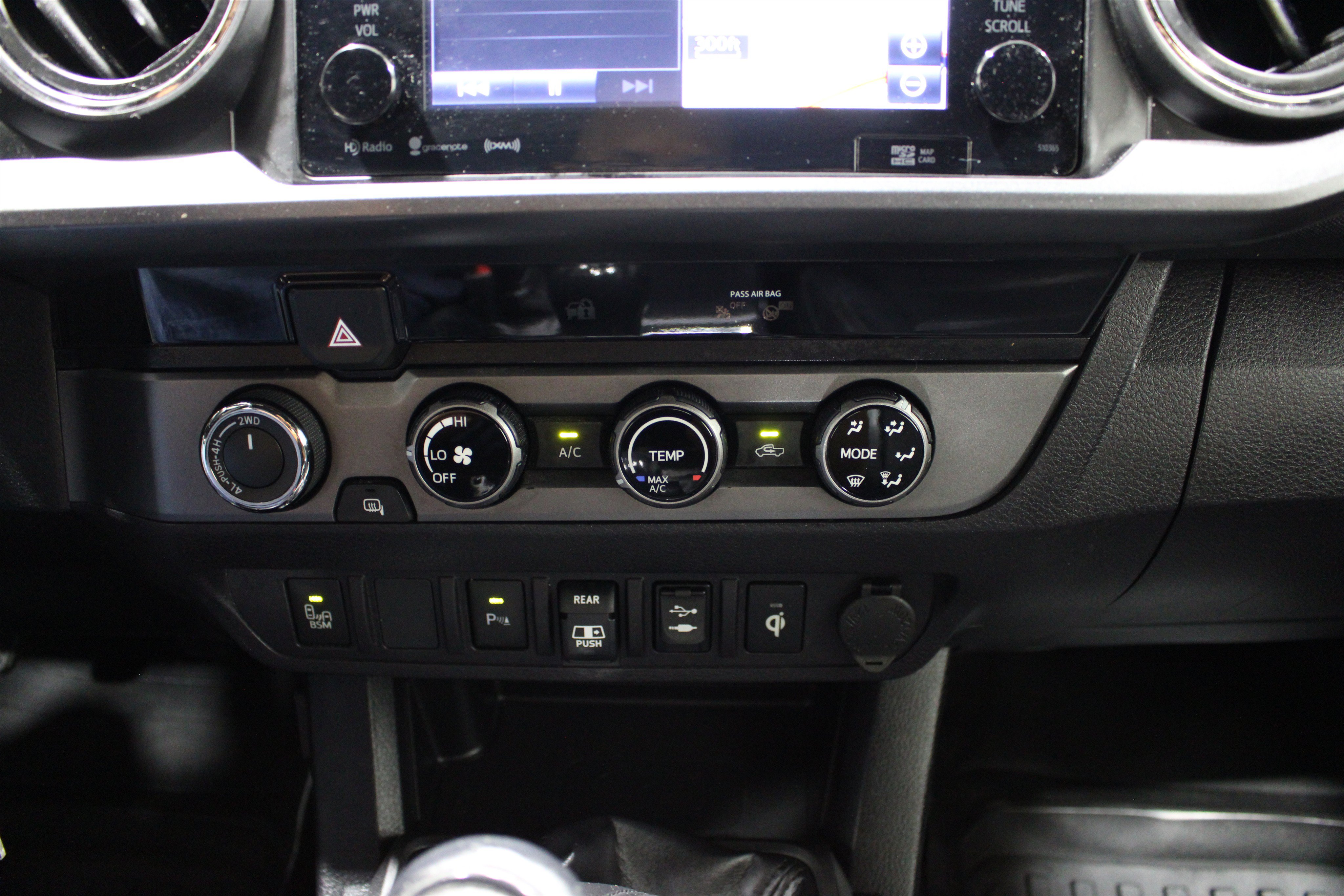 Used 2018 Toyota Tacoma TRD Off-Road w/ Technology Package AWD/4WD image 16