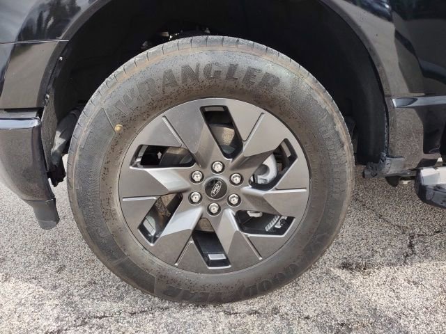 Used 2023 Ford F150 Lightning Lariat AWD/4WD image 28