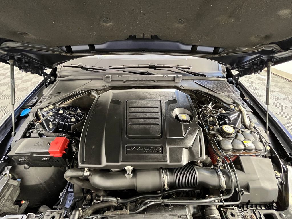 Used 2019 Jaguar XE Premium AWD/4WD image 14