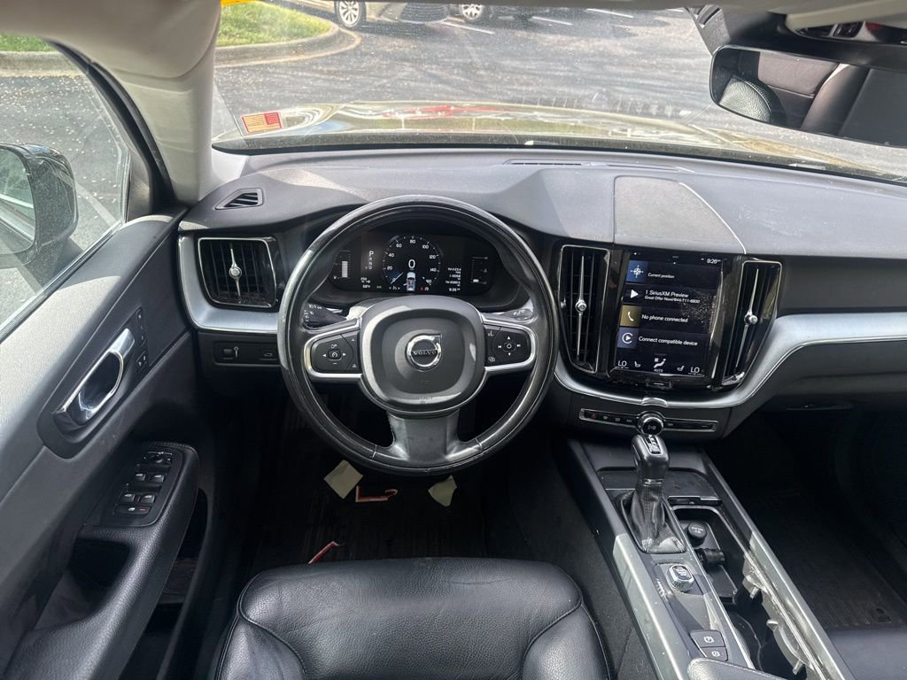 Used 2018 Volvo XC60 T5 Momentum w/ Vision Package image 2