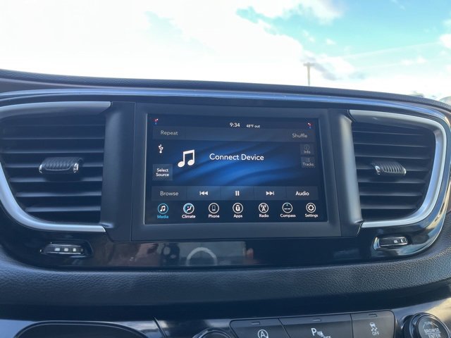 Used 2018 Chrysler Pacifica LX image 47