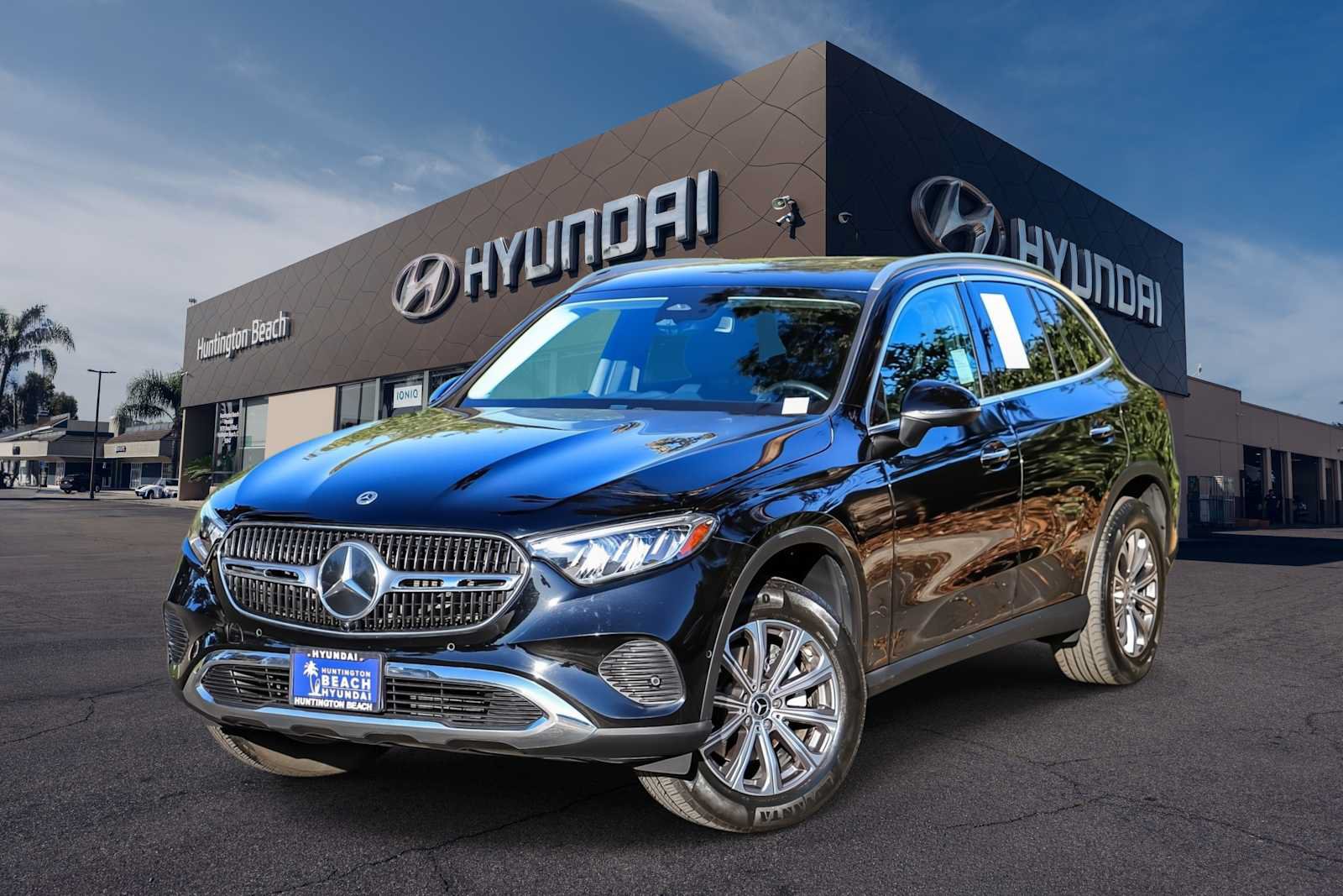 Used 2023 Mercedes-Benz GLC 300 4MATIC image 1