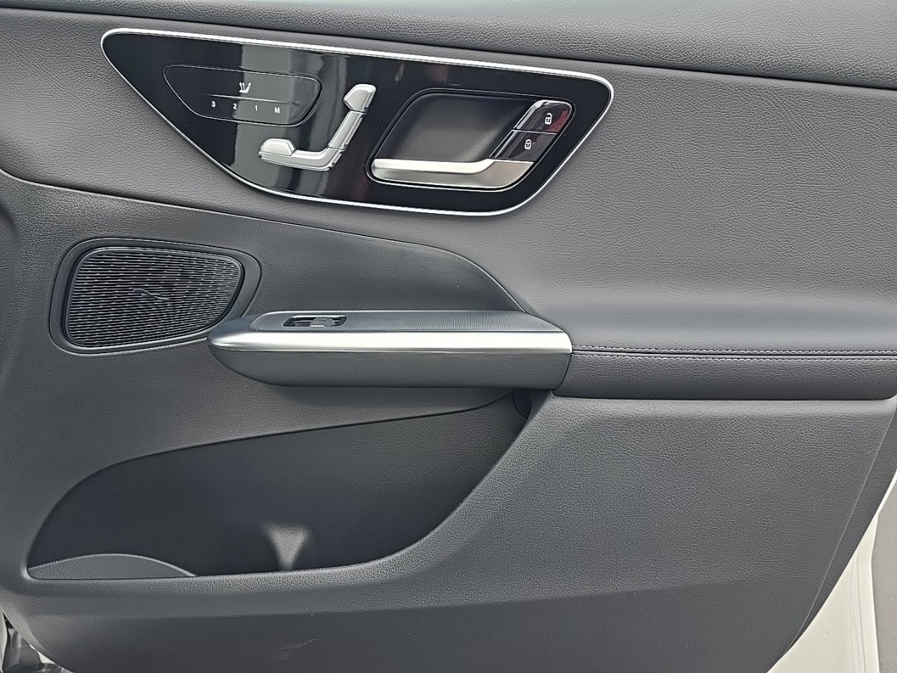 New 2026 Mercedes-Benz GLC 300 4MATIC image 32
