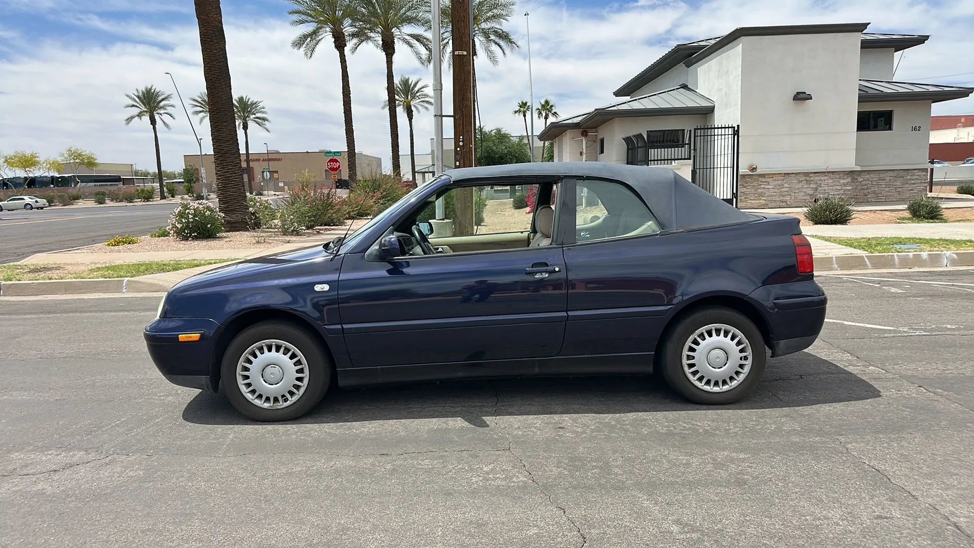 Used 2002 Volkswagen Cabrio GLS image 16
