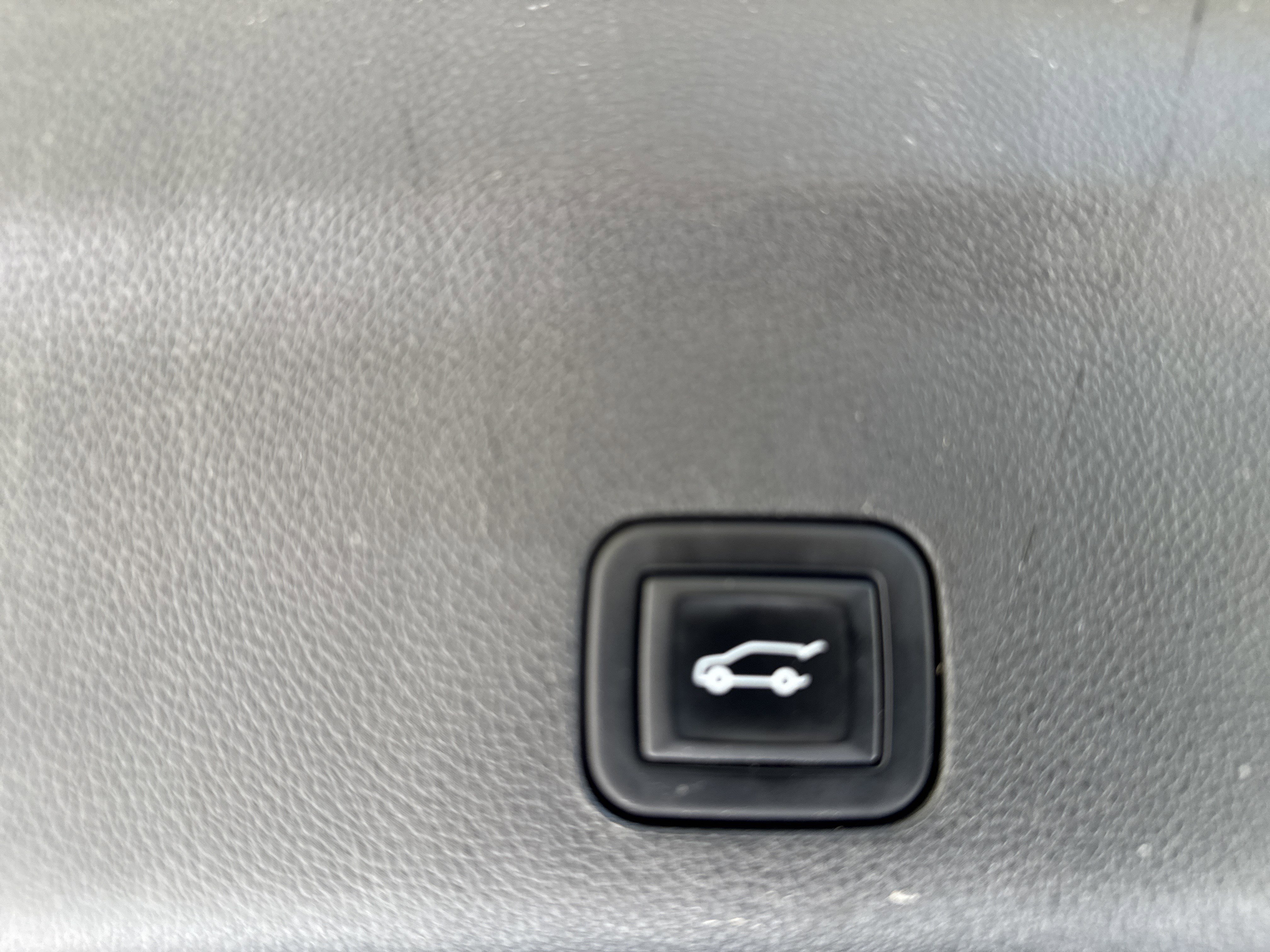Used 2023 GMC Yukon SLT image 36