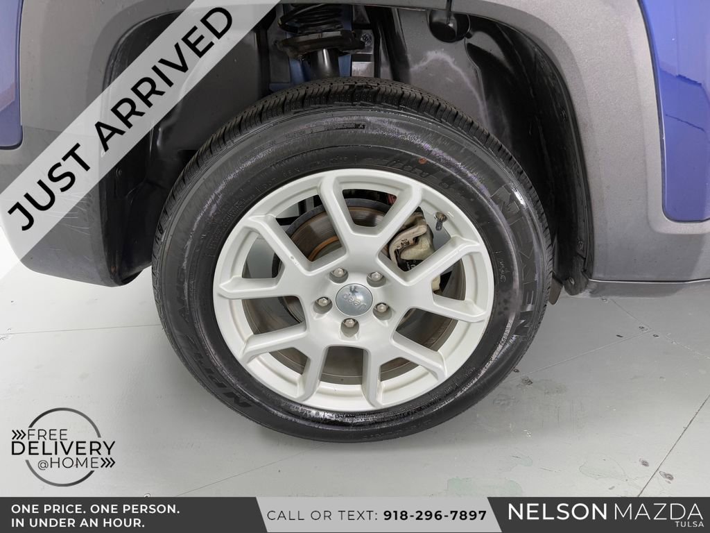 Used 2019 Jeep Renegade Latitude AWD/4WD image 13