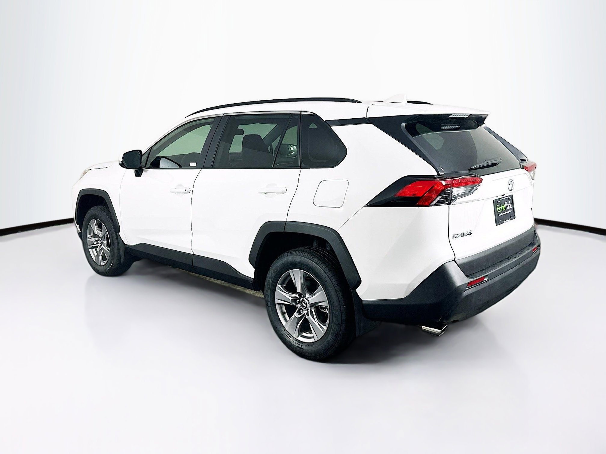 Used 2025 Toyota RAV4 XLE w/ Convenience Package image 5