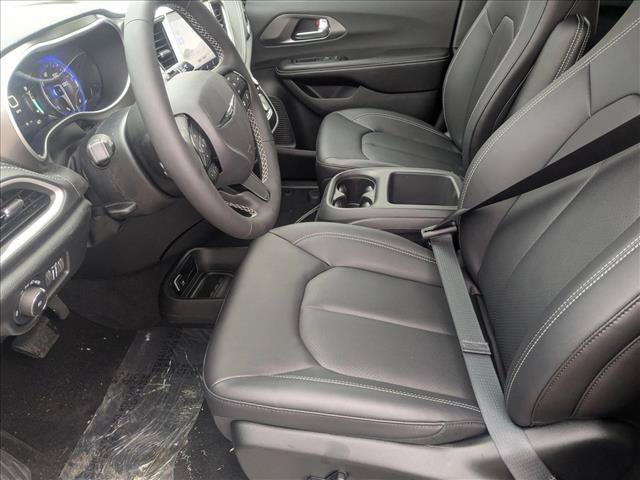 New 2026 Chrysler Pacifica Select w/ S Appearance Package AWD/4WD image 4