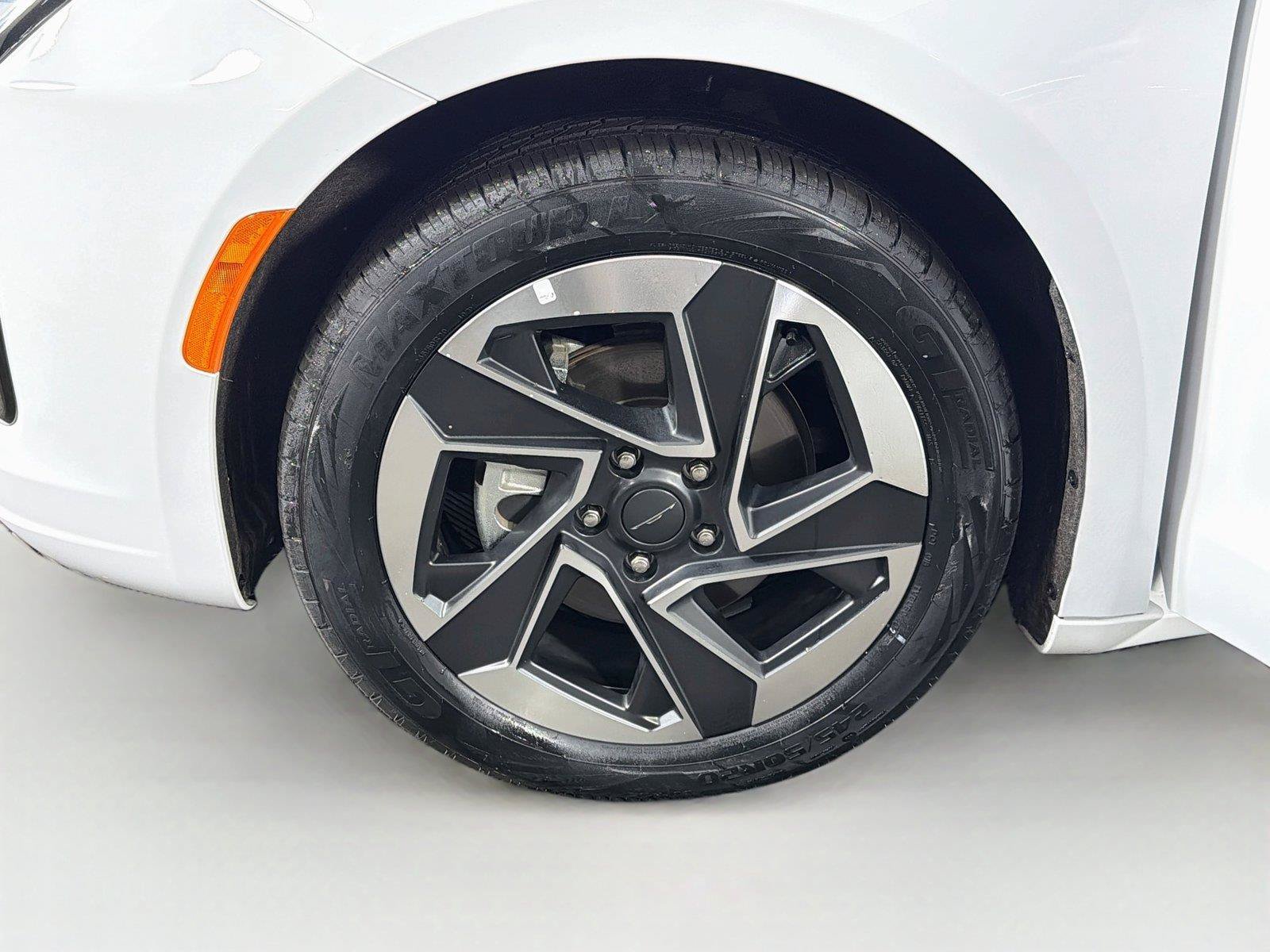 Used 2027 Chrysler Pacifica Limited FWD image 33