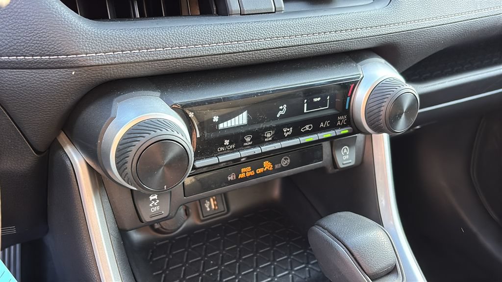Used 2025 Toyota RAV4 LE AWD/4WD image 21