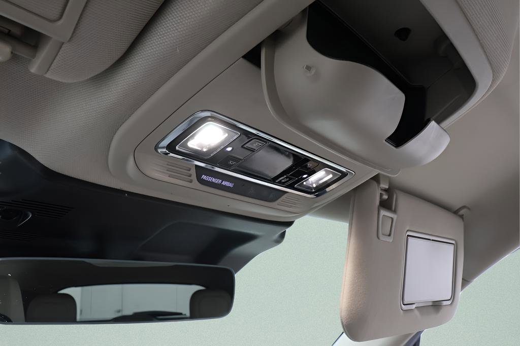 Used 2025 Lincoln Corsair AWD w/ Equipment Group 101A image 16