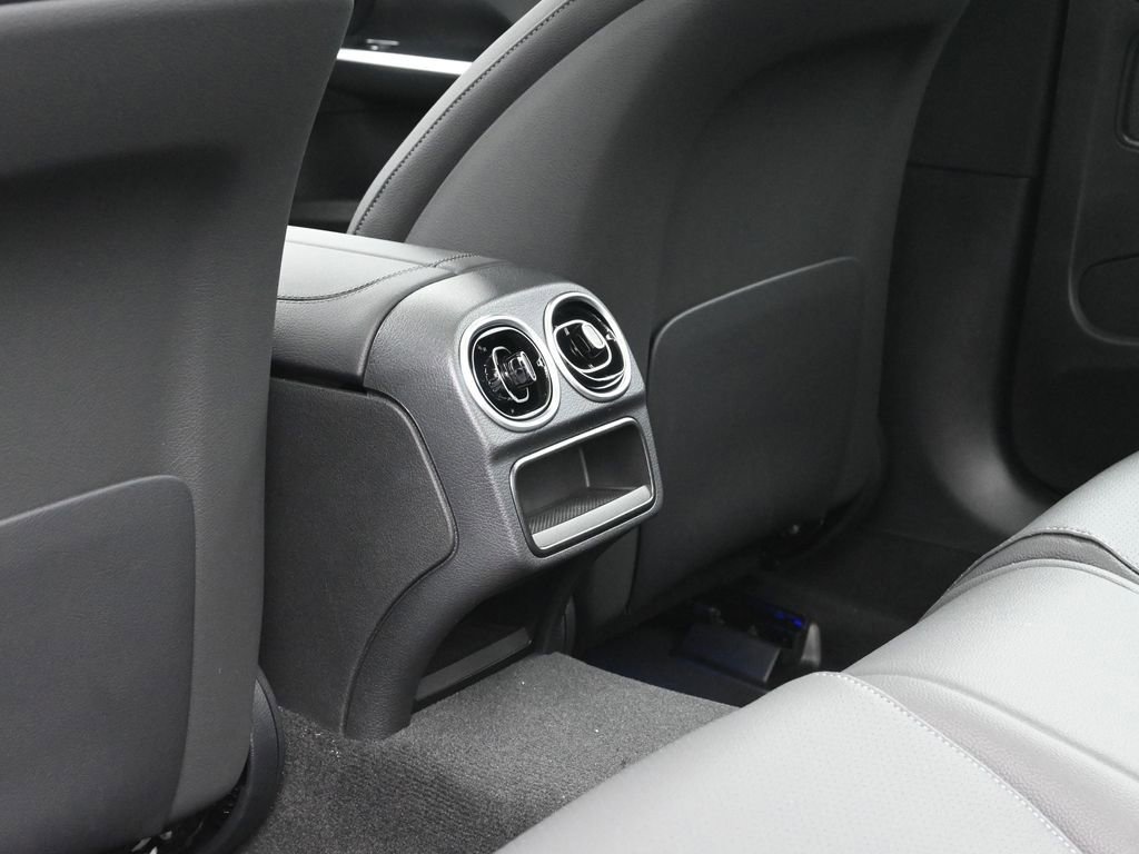 New 2025 Mercedes-Benz C 300 4MATIC Sedan image 23