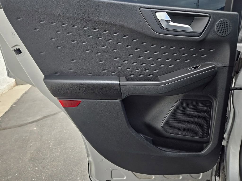 Used 2020 Ford Escape Titanium image 39