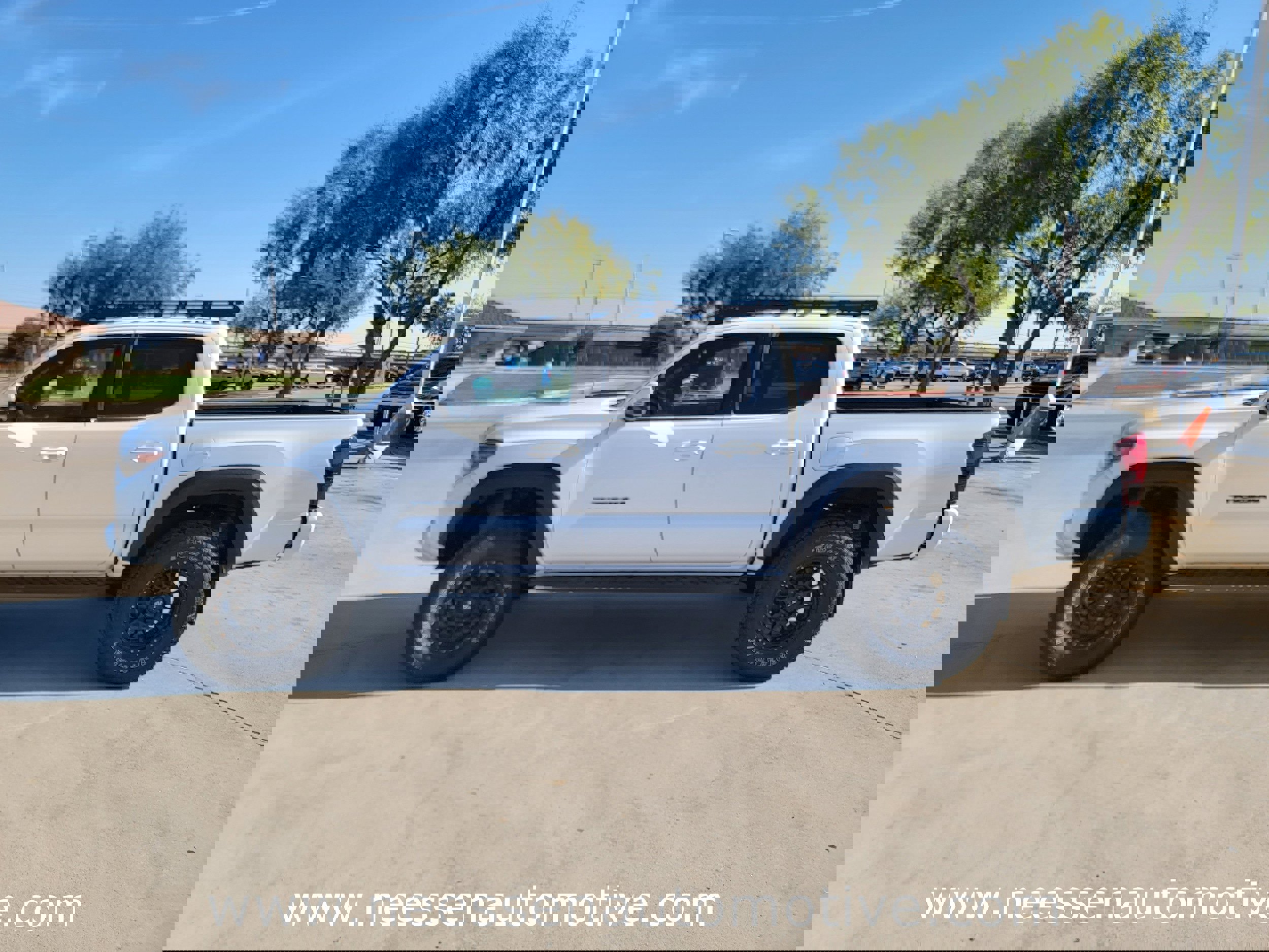 Used 2018 Toyota Tacoma TRD Off-Road w/ Technology Package image 4