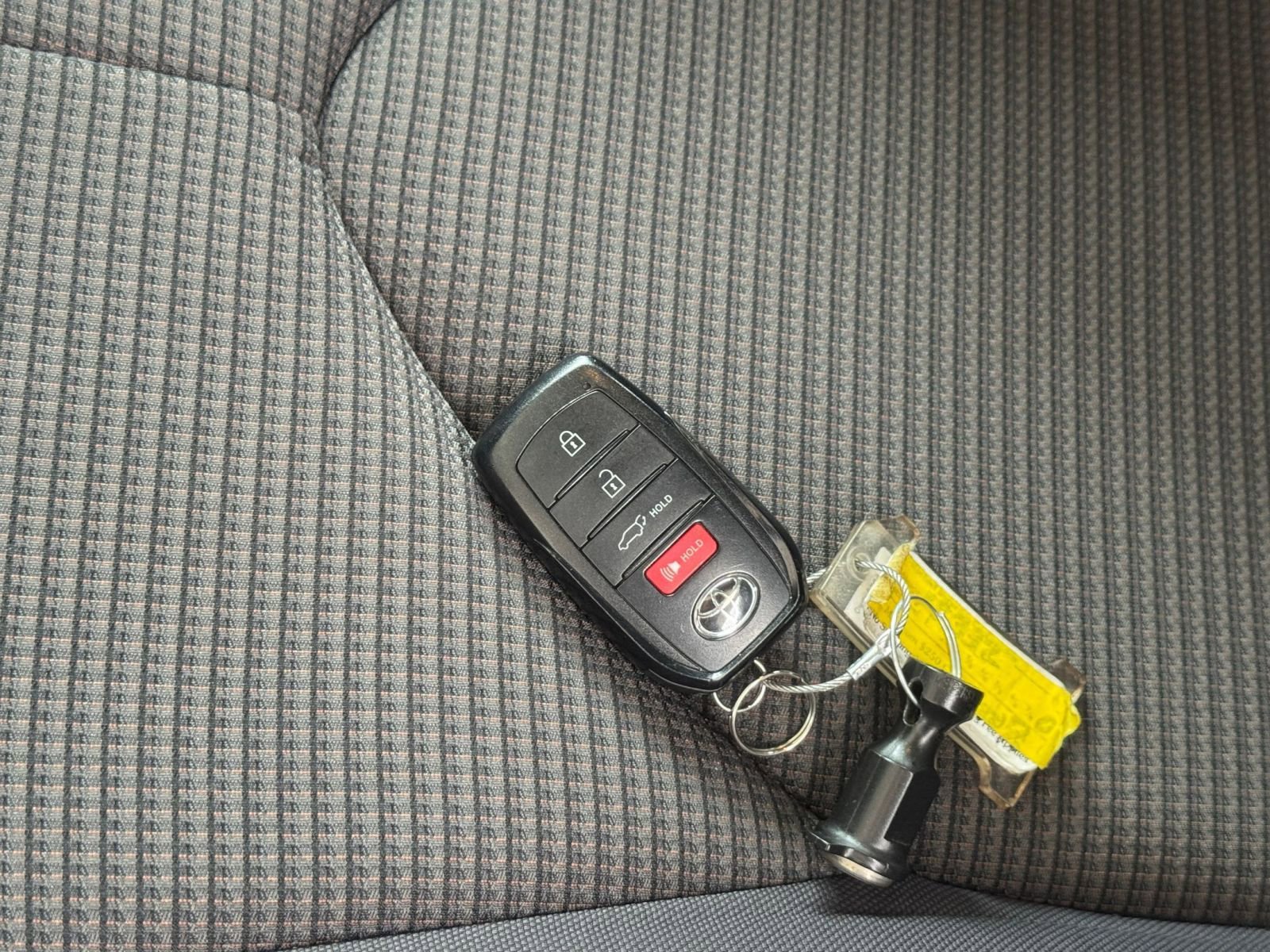 Used 2025 Toyota Highlander LE FWD image 22