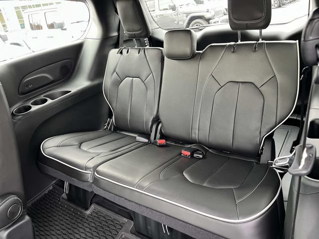 New 2026 Chrysler Pacifica Limited w/ S Appearance Package AWD/4WD image 17