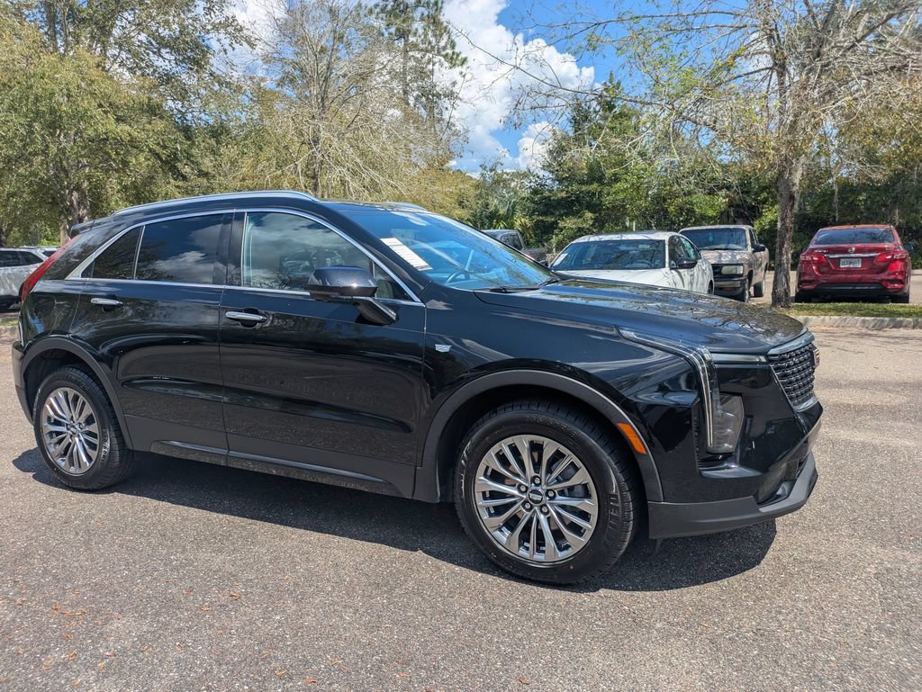 Used 2025 Cadillac XT4 Premium Luxury FWD image 2