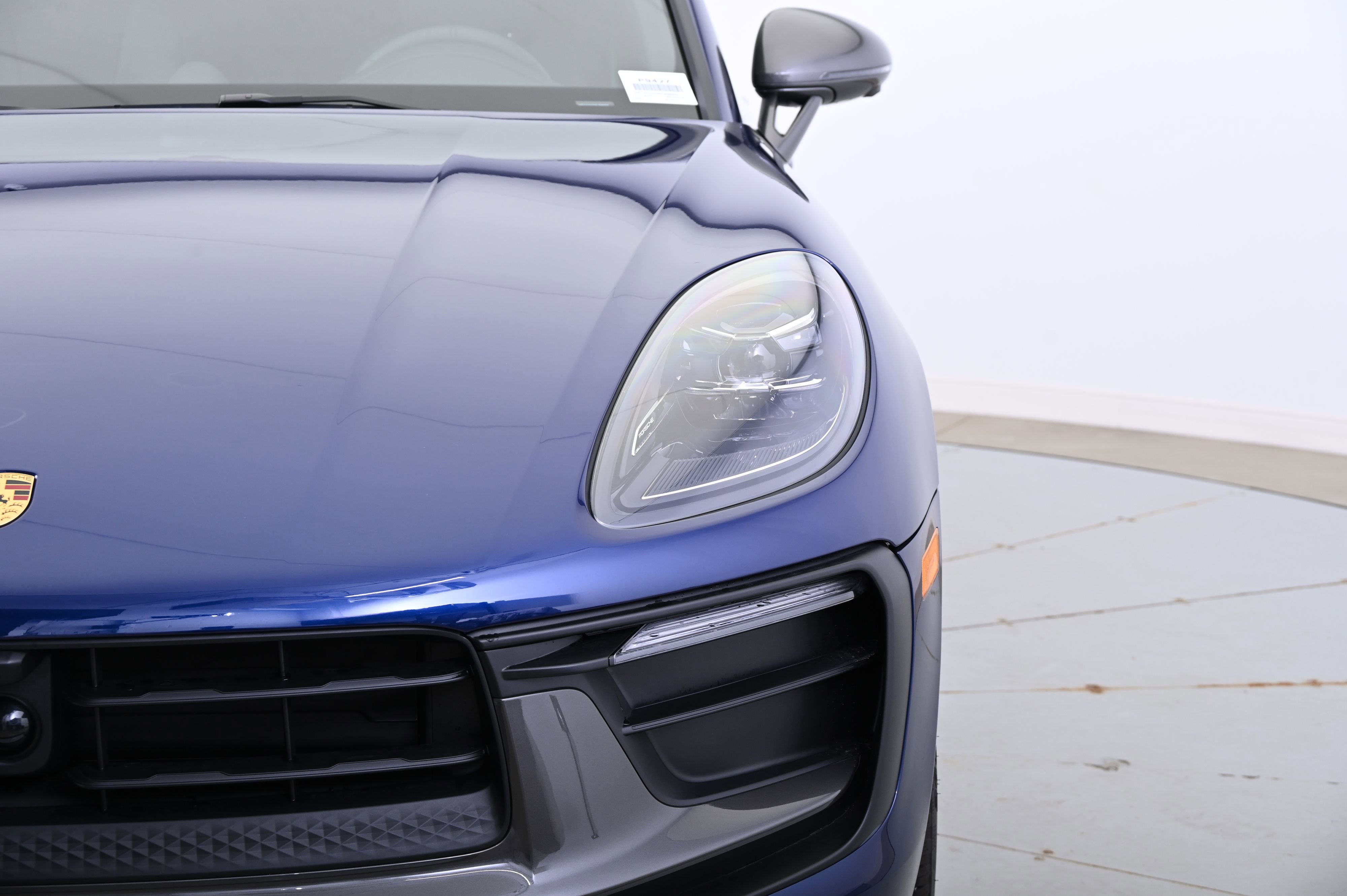 Certified 2025 Porsche Macan image 12