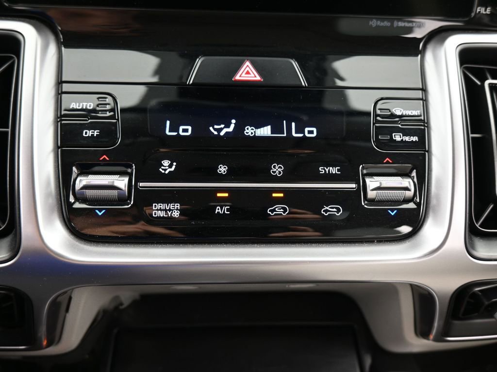 Used 2022 Kia Sorento EX w/ Panoramic Sunroof Package image 26