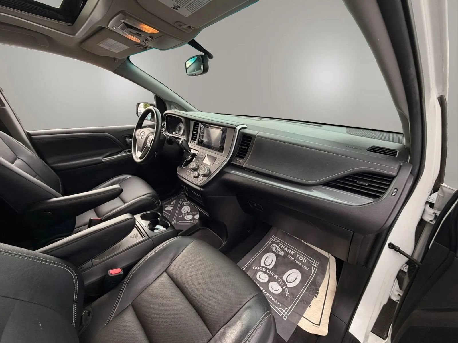 Used 2015 Toyota Sienna SE w/ SE Preferred Package FWD image 18