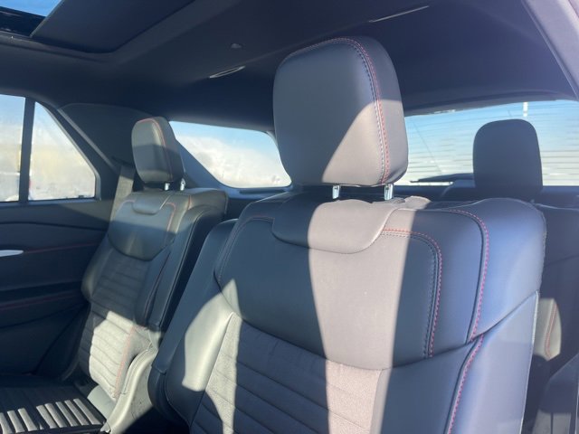 Used 2025 Ford Explorer ST-Line image 36