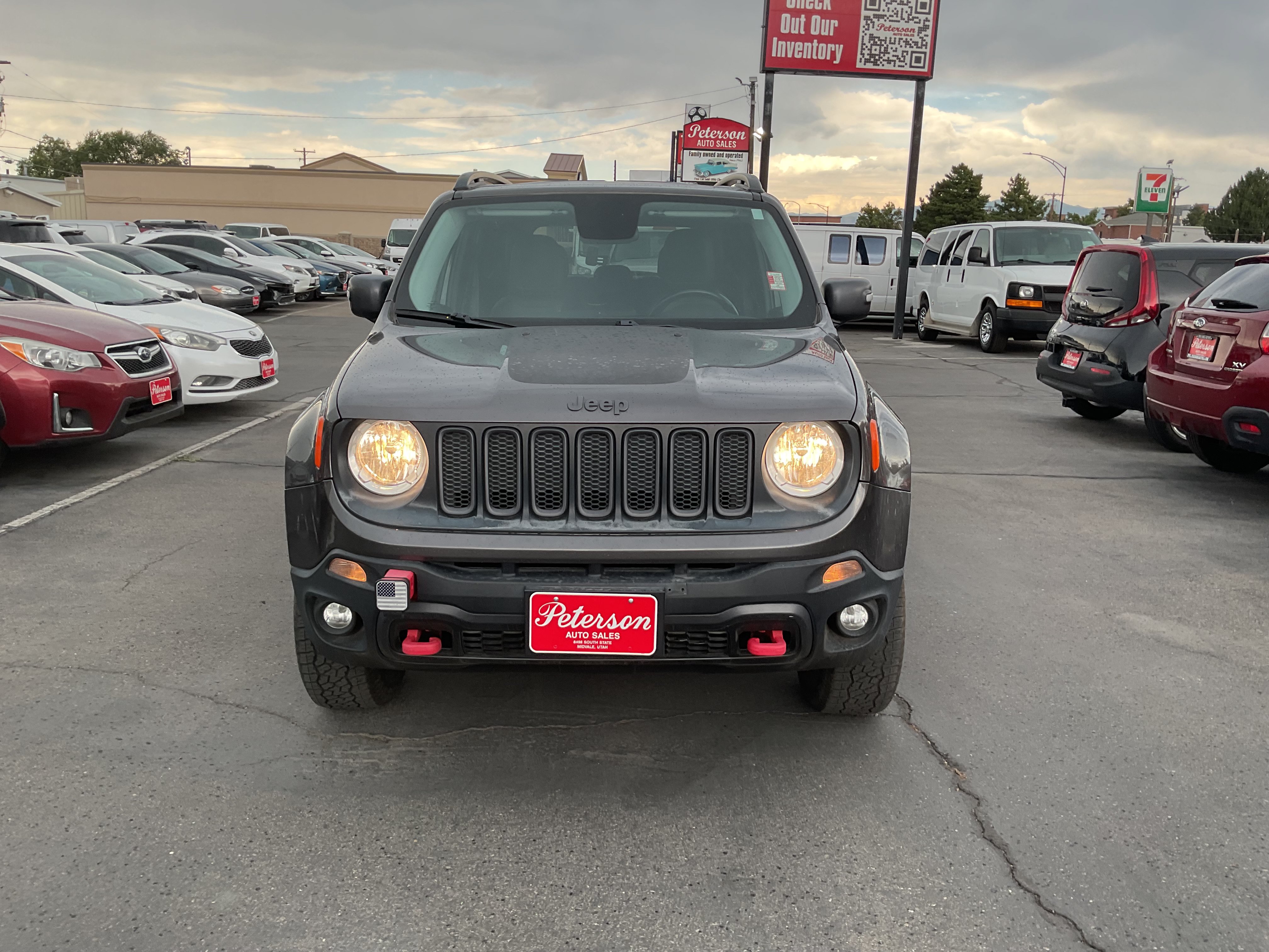 Used 2016 Jeep Renegade Trailhawk w/ Premium Trailhawk Package AWD/4WD image 3
