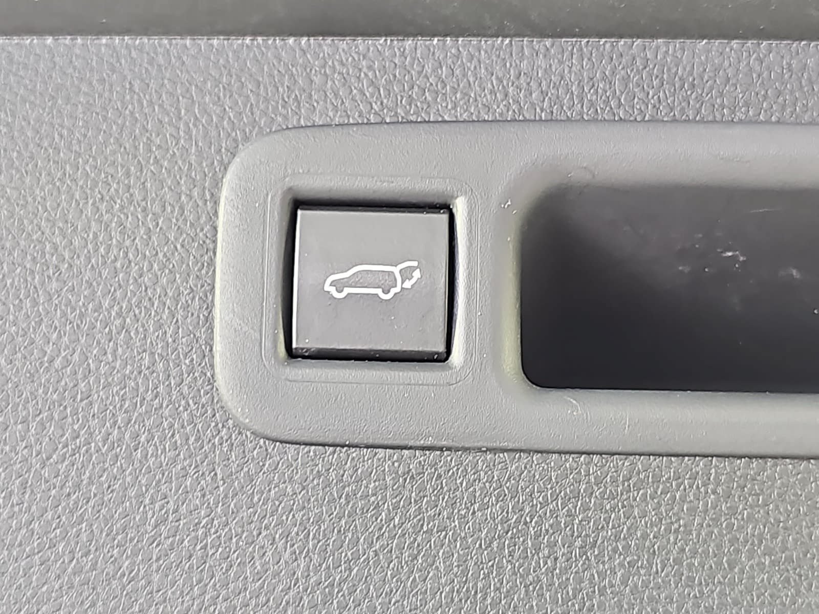 Used 2023 Toyota Highlander XLE FWD image 13