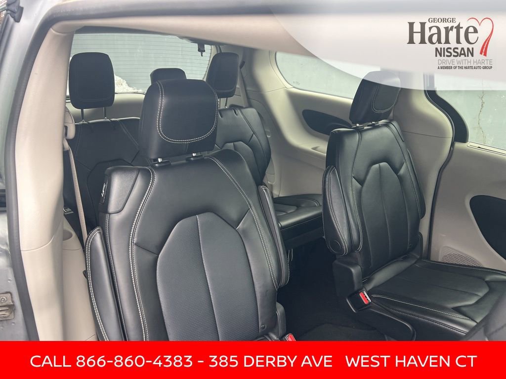 Used 2024 Chrysler Pacifica Touring-L image 38