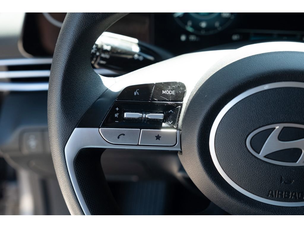 Used 2024 Hyundai Elantra SEL image 16