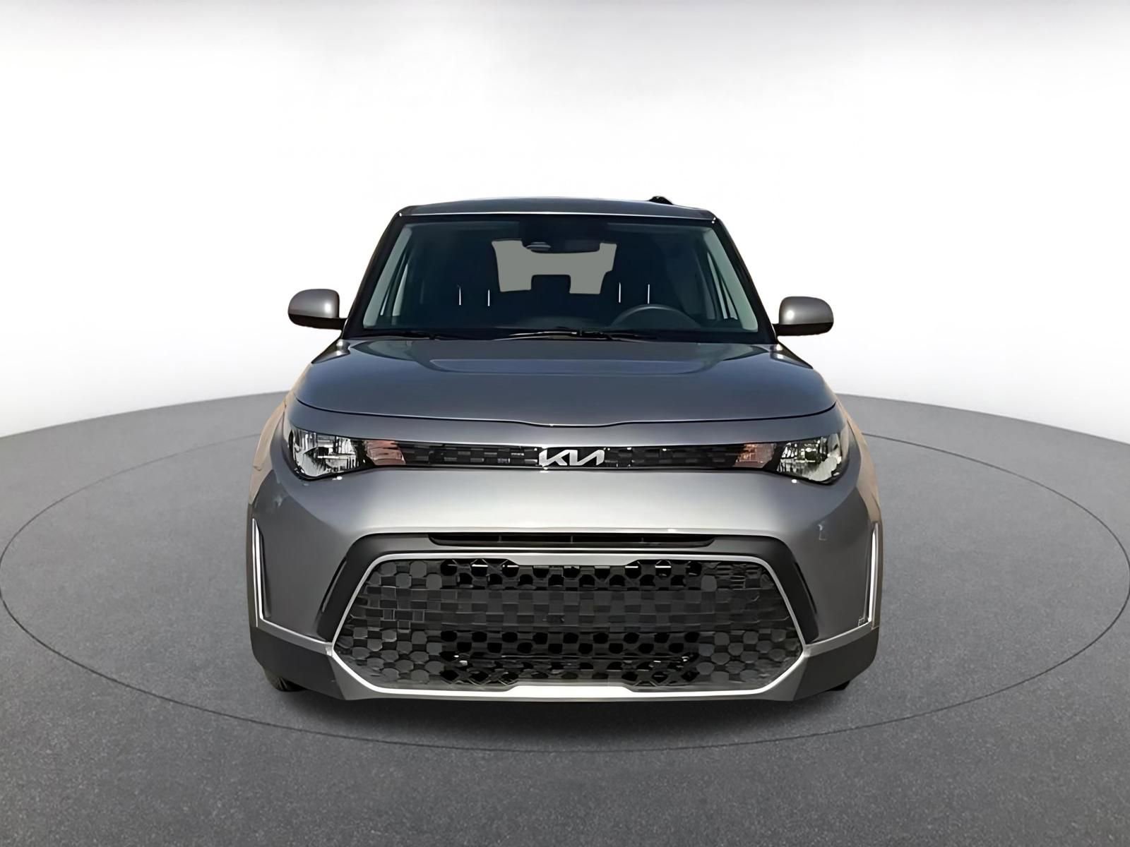 Used 2025 Kia Soul LX w/ LX Technology Package FWD image 4