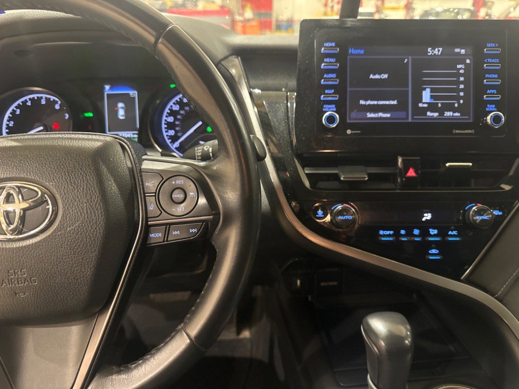 Used 2022 Toyota Camry SE w/ Convenience Package FWD image 2