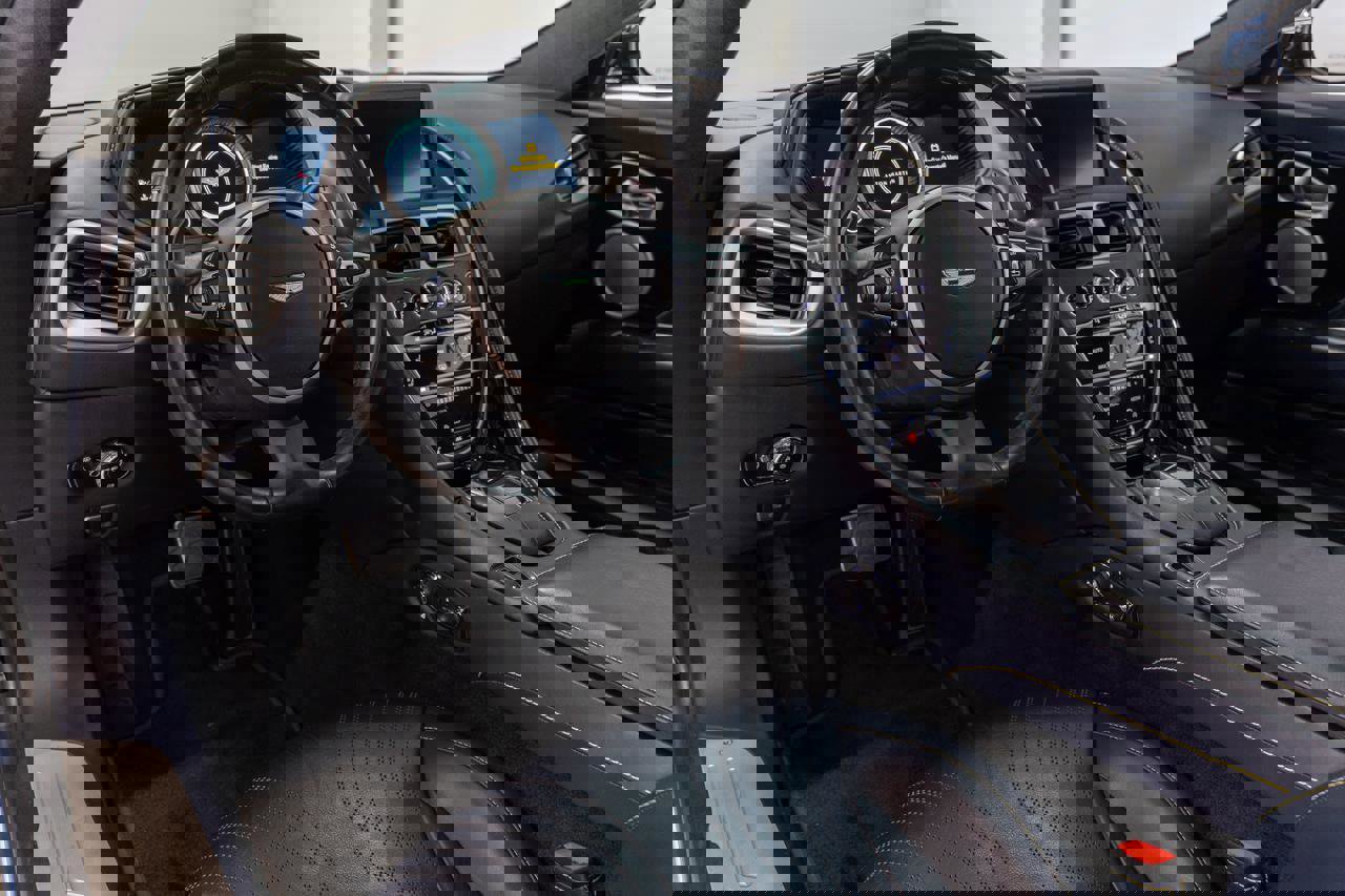 Used 2018 Aston Martin DB11 V12 image 2