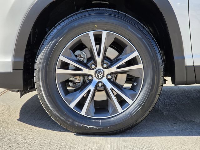 Used 2019 Toyota Highlander Plus FWD image 8