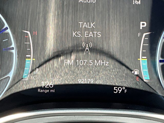 Used 2023 Chrysler Pacifica Touring FWD image 8