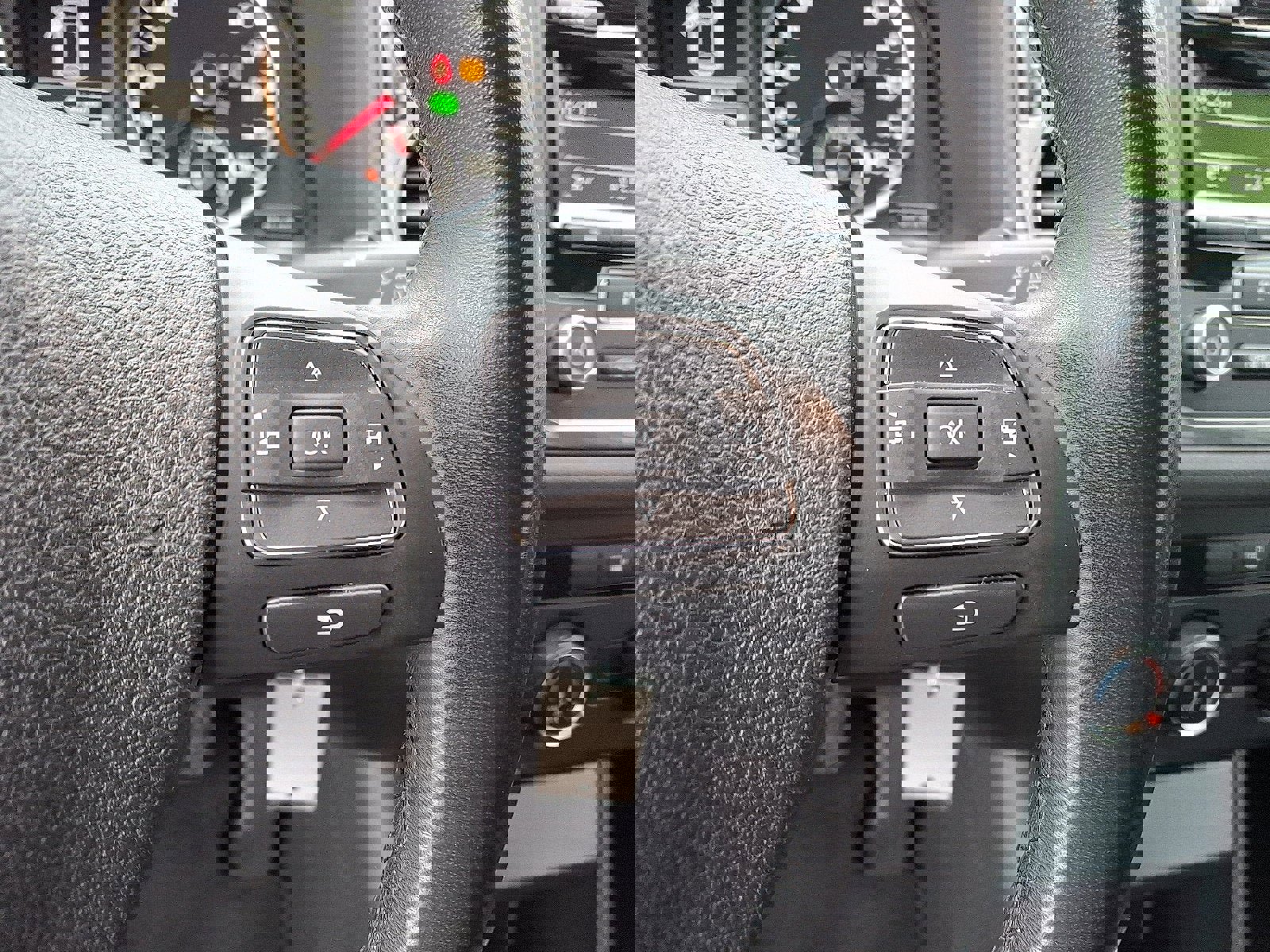 Used 2013 Volkswagen Tiguan S image 20