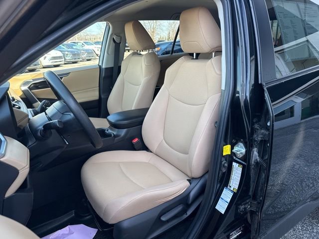 Used 2023 Toyota RAV4 LE image 13