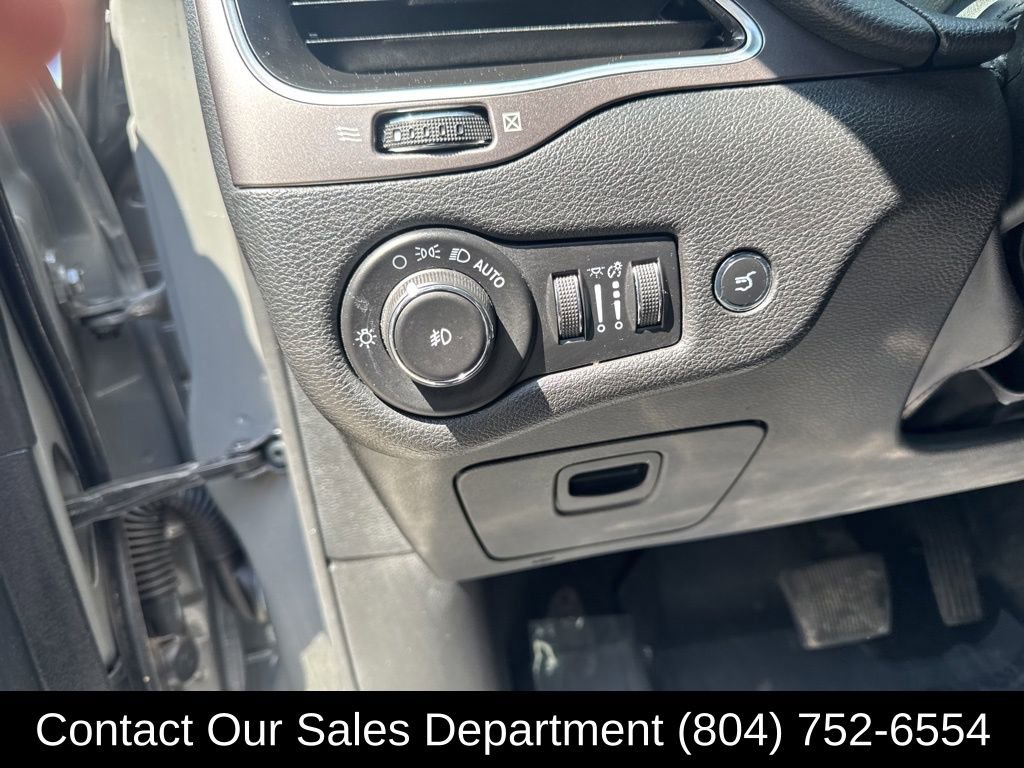 Used 2021 Jeep Cherokee Latitude Lux w/ Comfort/Convenience Group AWD/4WD image 12