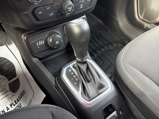 Used 2023 Jeep Renegade Latitude AWD/4WD image 20