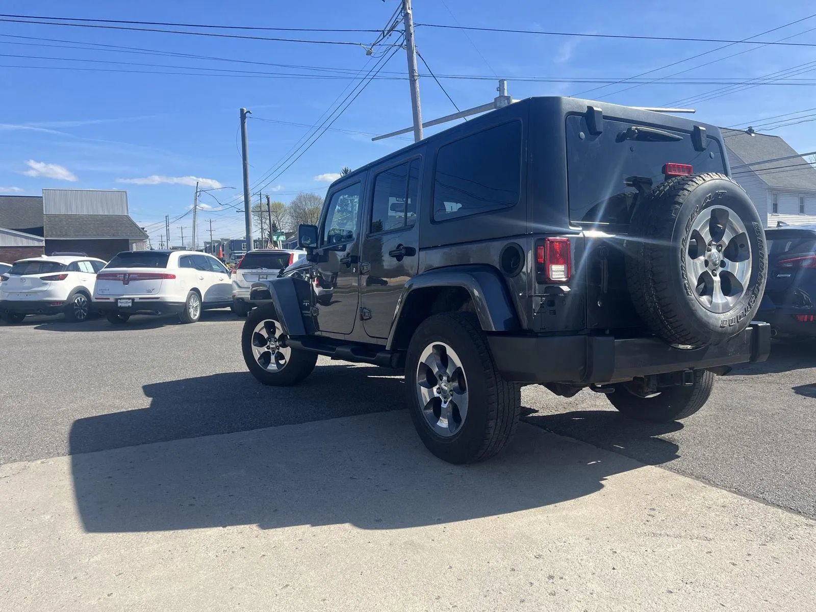 Used 2017 Jeep Wrangler Unlimited Sahara w/ Dual Top Group image 5