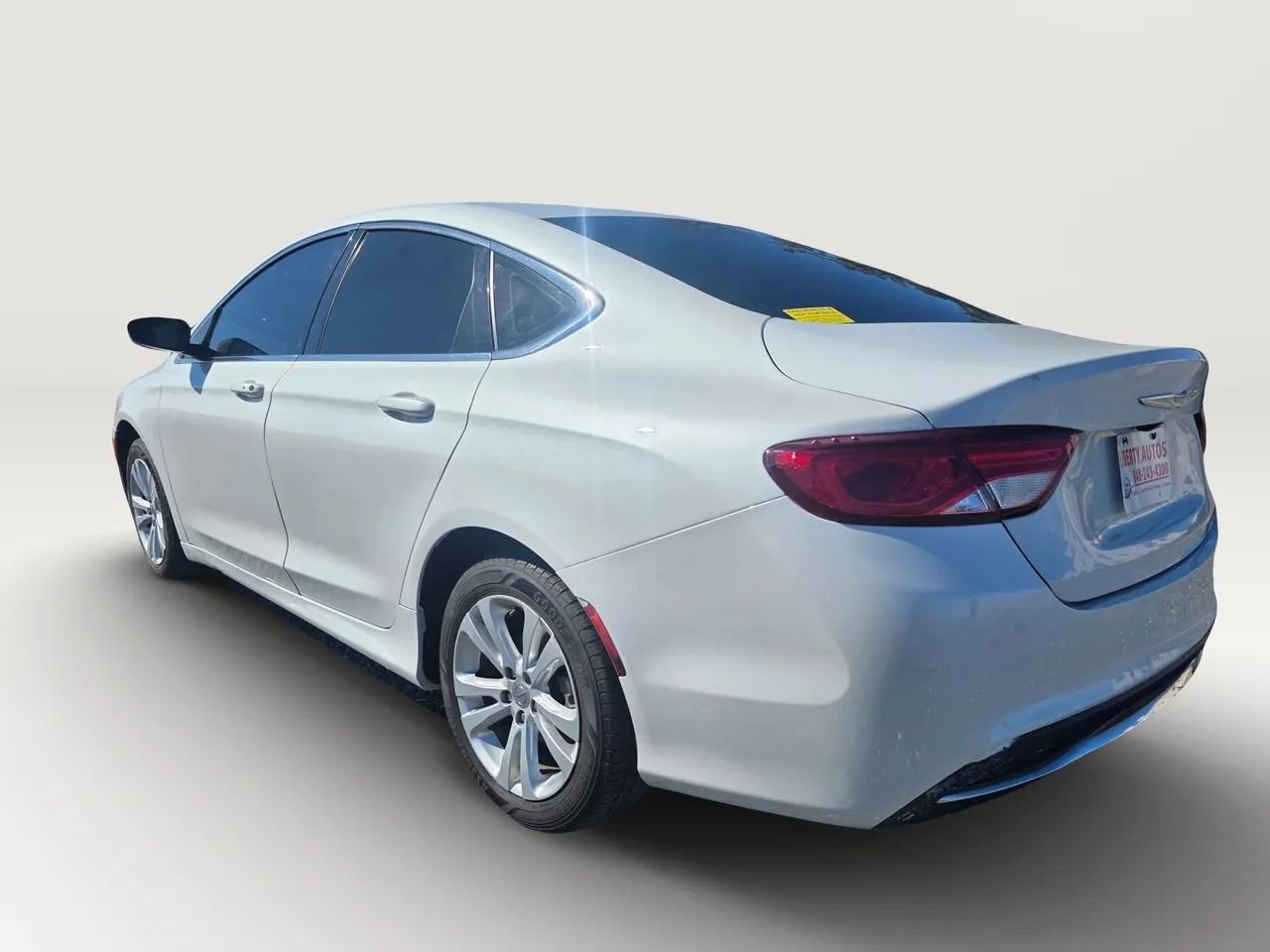 Used 2015 Chrysler 200 Limited image 4