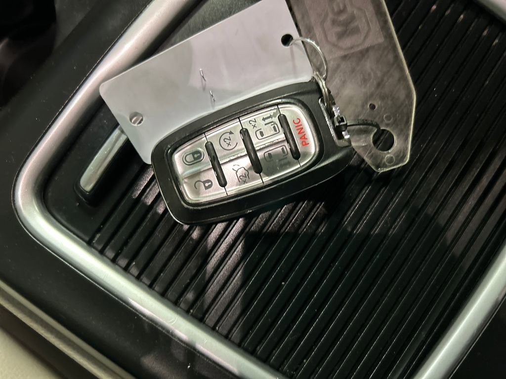 Used 2020 Chrysler Pacifica Touring-L Plus w/ Advanced Safetytec Group FWD image 22