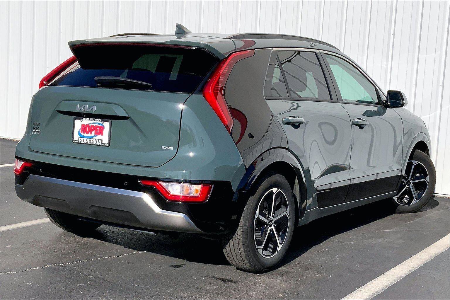 Used 2023 Kia Niro SX image 11
