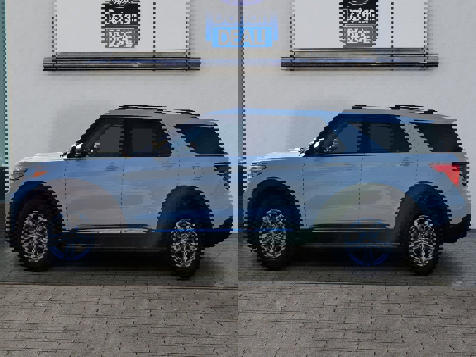 Certified 2022 Ford Explorer XLT w/ Equipment Group 202A image 6