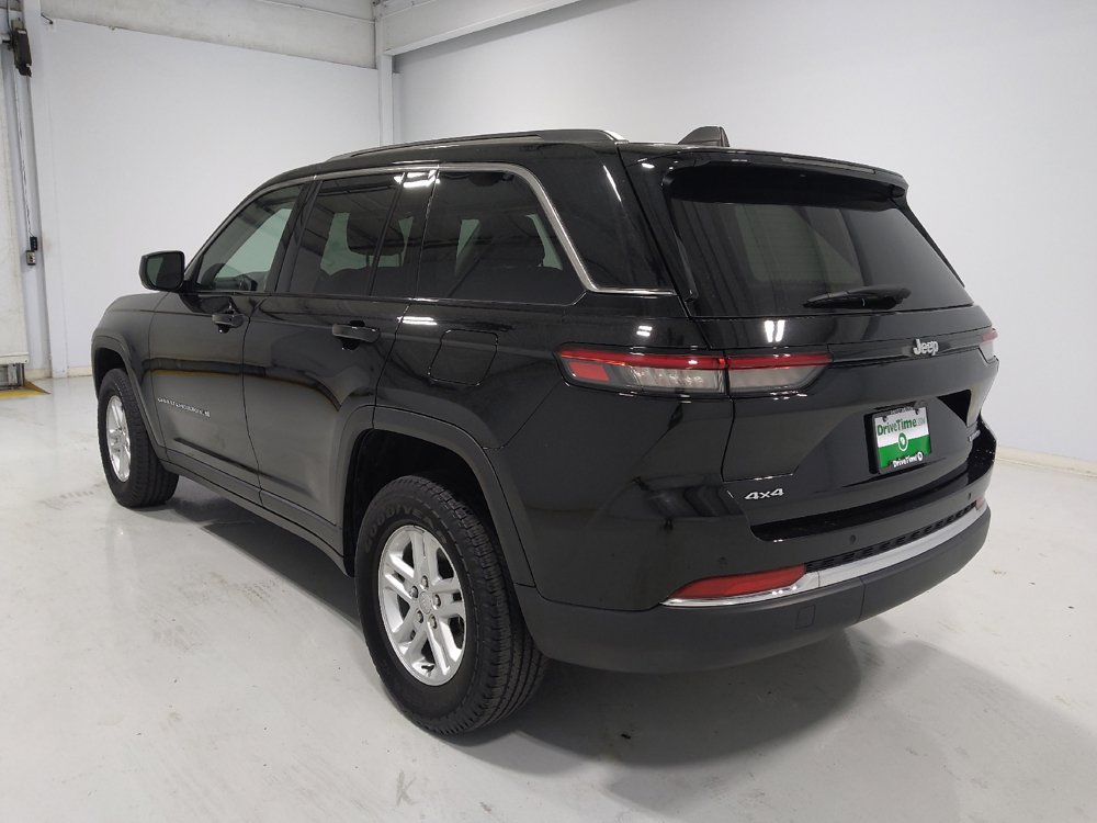 Used 2023 Jeep Grand Cherokee Laredo AWD/4WD image 5